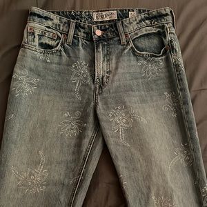 Lucky Brand Boyfriend Jeans. Size 4/27.